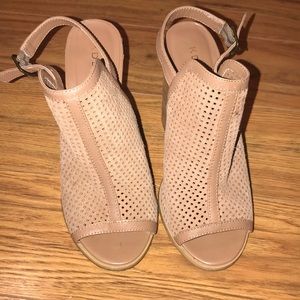 GORGEOUS peep toe block heels